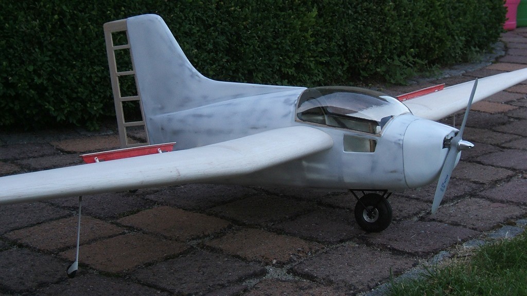 Die Version 2 mit GFK-Rumpf.